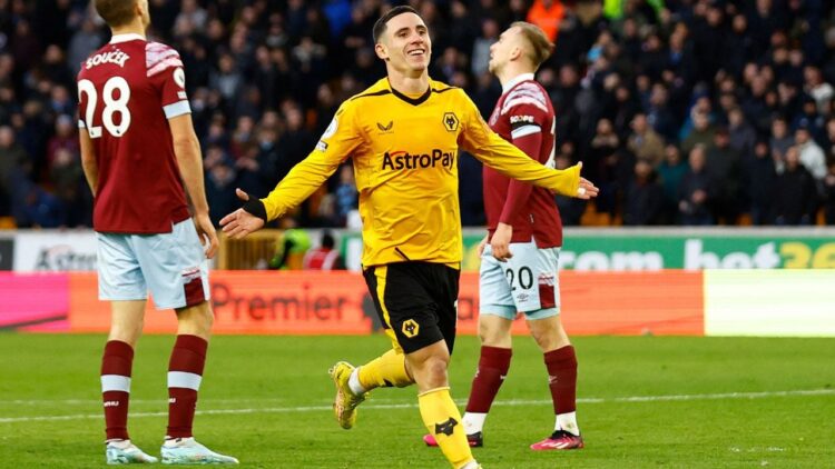 West Ham hunde a Wolverhampton (2-1) y manda fuerzas a Michail Antonio