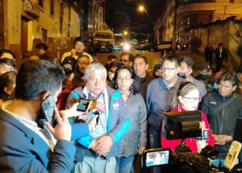 El alcalde Iván Arias en puertas de la FELCC de La Paz.