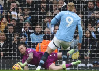 Manchester City se olvida de ganar; el Chelsea da alas al Liverpool