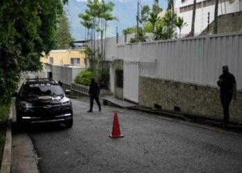 Los asilados denuncias un asedio permanente