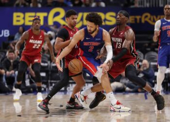 Los Pistons vencen al Heat en tiempo extra