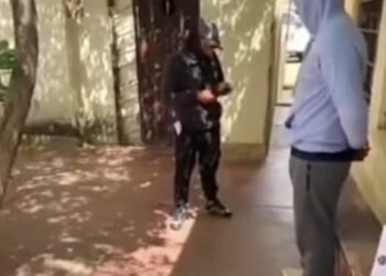 Prisión preventiva para sargento que violó a una joven dentro de un vehículo de la Policía