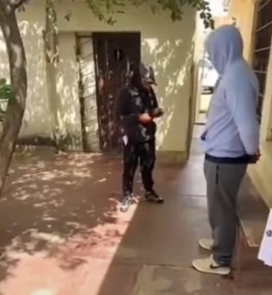 Prisión preventiva para sargento que violó a una joven dentro de un vehículo de la Policía