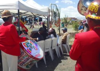 La banda Poopó fue contratada para despedir a las almas en El Alto