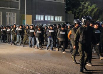 Gobierno presenta a 55 aprehendidos en bloqueos en Parotani.