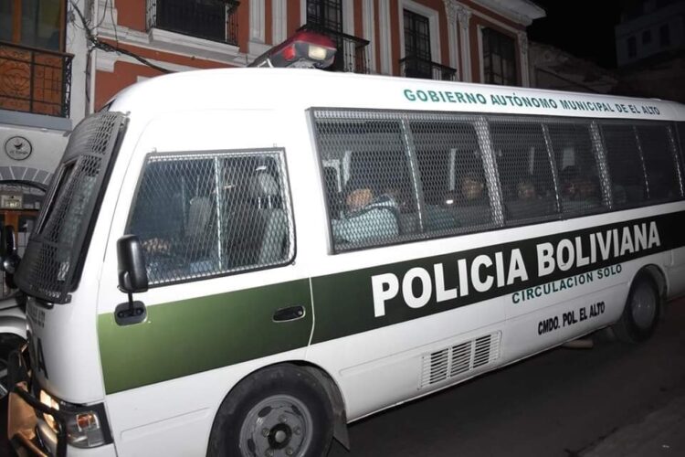 Aprehendidos de Mairana pasan su primera noche en la FELCC de La Paz