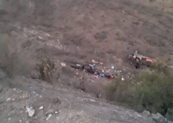 El bus cayó al menos 50 metros