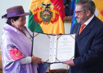 Adalid Contreras jura como nuevo embajador de Bolivia en Uruguay