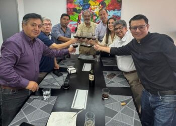 FRI rompe su alianza con CC y sella acuerdo con Tuto Quiroga para participar de las presidenciales