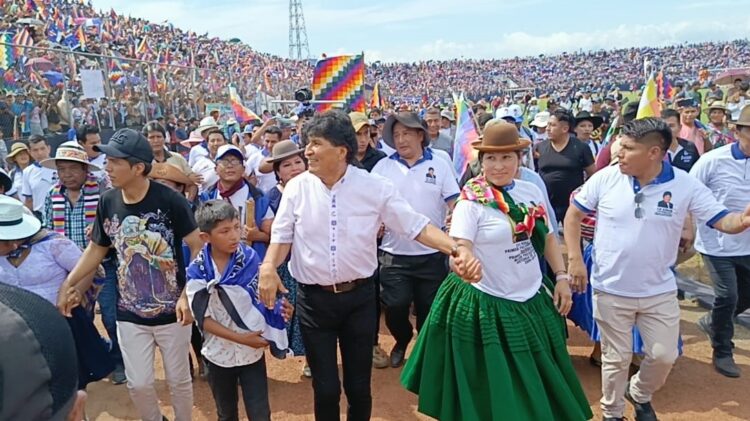 En actos paralelos, el evismo y el arcismo celebran los 19 años de la llegada del MAS al Gobierno