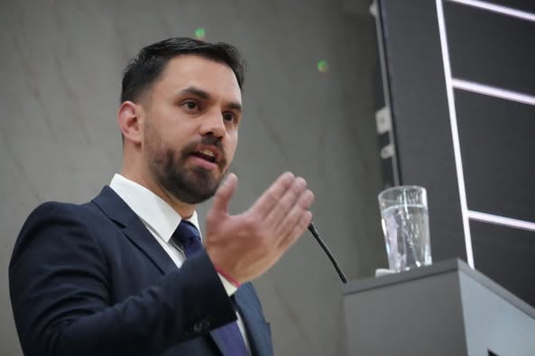 Del Castillo dice que orden de aprehensión contra Evo ‘se debe manejar de manera milimétrica’