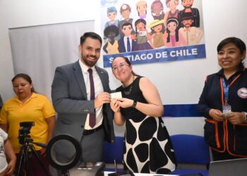 Del Castillo inaugura una oficina del Segip para la comunidad boliviana en Santiago de Chile