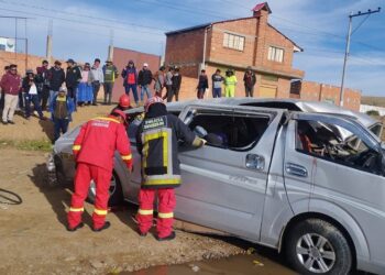 Al menos 14 personas fallecieron en un accidente en la carretera La Paz-Oruro.