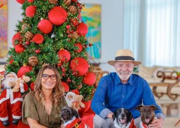 Lula y su esposa posan junto a sus mascotas