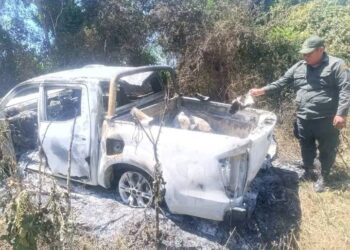 Identifican a las tres personas carbonizadas en Santa Cruz