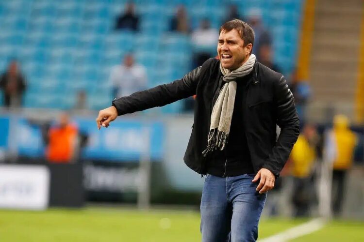 Deportivo Alavés despide a García Plaza y contrata a argentino Eduardo Coudet