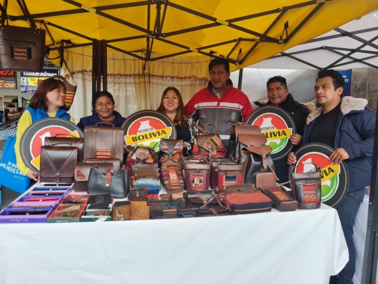 Emprendimientos de 25 mujeres alteñas se exponen en la Fexpo Mype Navideña.
