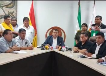 Micreros de Santa Cruz declaran pausa de 48 horas luego de su reunión con el alcalde.