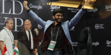 Indio Dommaraju Gukesh de 18 años se convierte en campeón del mundo más joven de ajedrez