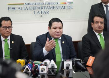 El fiscal general del Estado, Róger Mariaca, en conferencia de prensa.