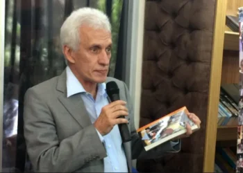 Fernando Martínez Mottola, abandonó la embajada de Argentina en Caracas