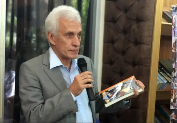 Fernando Martínez Mottola, abandonó la embajada de Argentina en Caracas