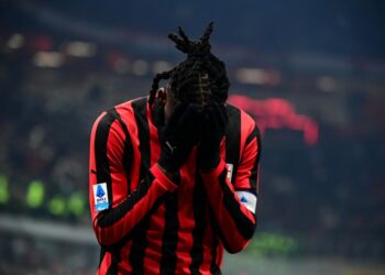 Fiorentina corta su racha en Bolonia, AC Milan tiene cumpleaños amargo