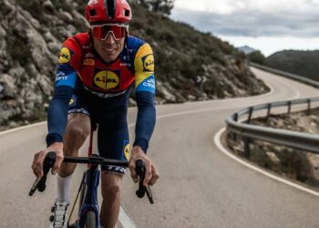 El expiloto español de MotoGP Aleix Espargaró se pasa al ciclismo