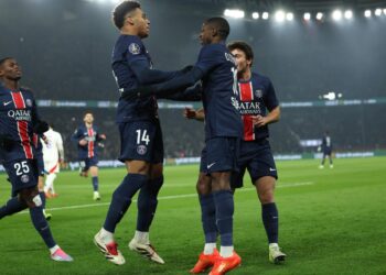 PSG gana al Lyon y se escapa como líder de la Ligue 1