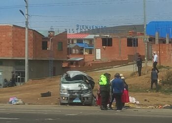 Al menos 13 personas mueren en un accidente en la vía La Paz-Oruro