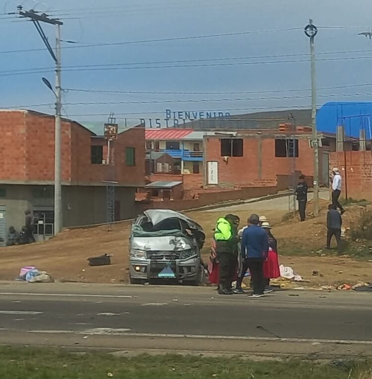 Al menos 13 personas mueren en un accidente en la vía La Paz-Oruro