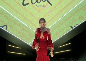 Albertina deslumbra en los premios Eliot, ¿qué opinas de su look?