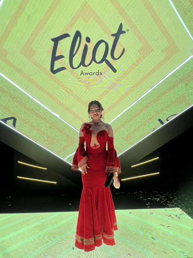 Albertina deslumbra en los premios Eliot, ¿qué opinas de su look?