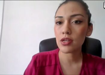 Adriana Salvatierra en Piedra, Papel y Tinta, en La Razón.