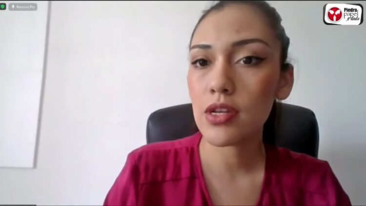 Adriana Salvatierra en Piedra, Papel y Tinta, en La Razón.