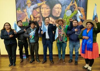 El presidente Luis Arce, en reunión con campesinos de Cochabamba, el lunes.