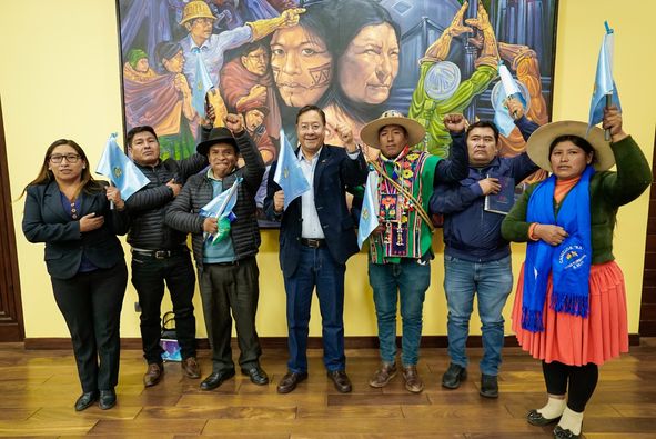 El presidente Luis Arce, en reunión con campesinos de Cochabamba, el lunes.