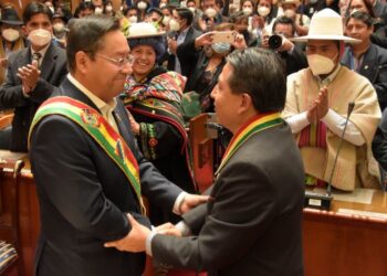 Luis Arce es proclamado junto con David Choquehuanca en la Asamblea Legislativa, en 2020.