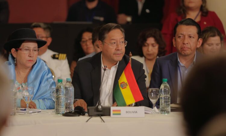Arce advierte de intentos de desestabilización interna y externa en países de la región