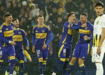 Boca derrota a Rosario Central y Vélez es único líder del torneo argentino