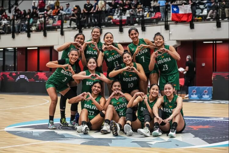 Bolivia derrota a Uruguay y gana en el Sudamericano Femenino luego de 25 años