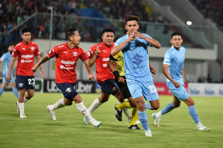 Bolívar iguala 2-2 con Wilster y salva un punto en Cochabamba