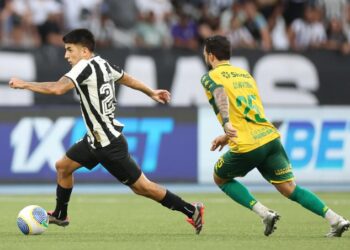 Botafogo tropieza con el Cuiabá y da vida a sus rivales