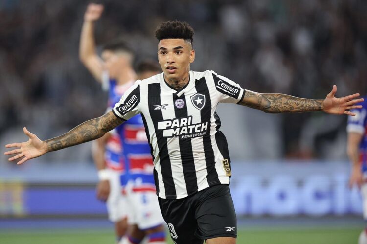 Botafogo gana 2-0 al Fortaleza y le arrebata el liderato del Brasileirao