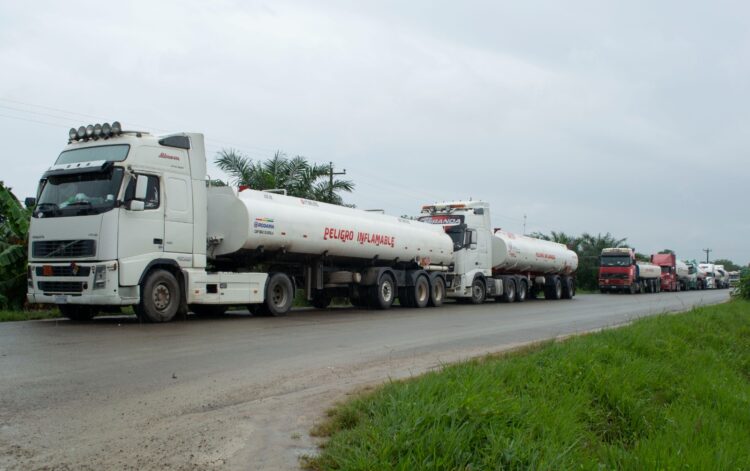 Asosur se declara en emergencia por la falta de diésel en Santa Cruz