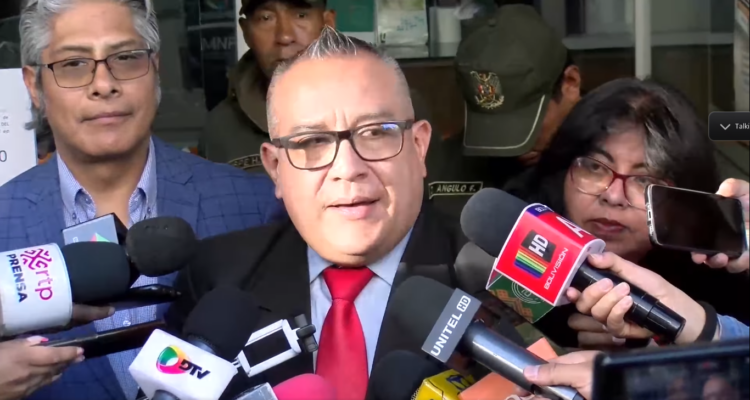 Nelson Cox dice que la única instancia que puede inhabilitar a Evo Morales es el TSE