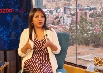 La viceministra Nadia Cruz en un programa de Piedra, Papel y Tinta, de La Razón.