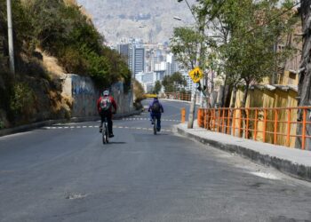 La Policía sorprendió a 182 dueños de vehículos circulando el Día del Peatón en La Paz
