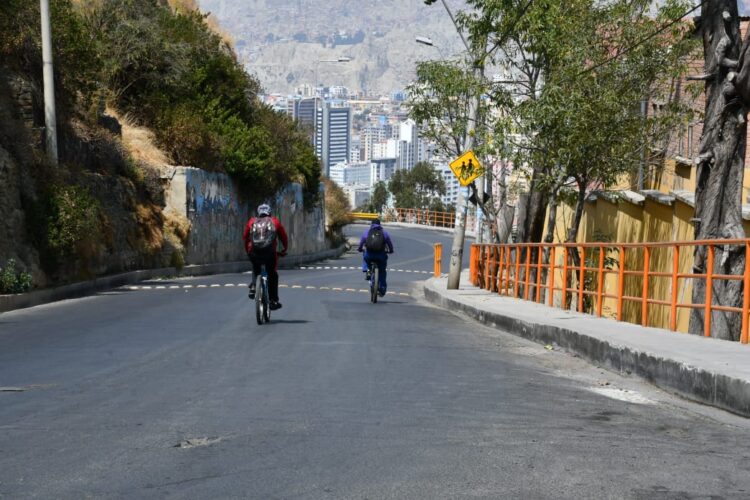 La Policía sorprendió a 182 dueños de vehículos circulando el Día del Peatón en La Paz