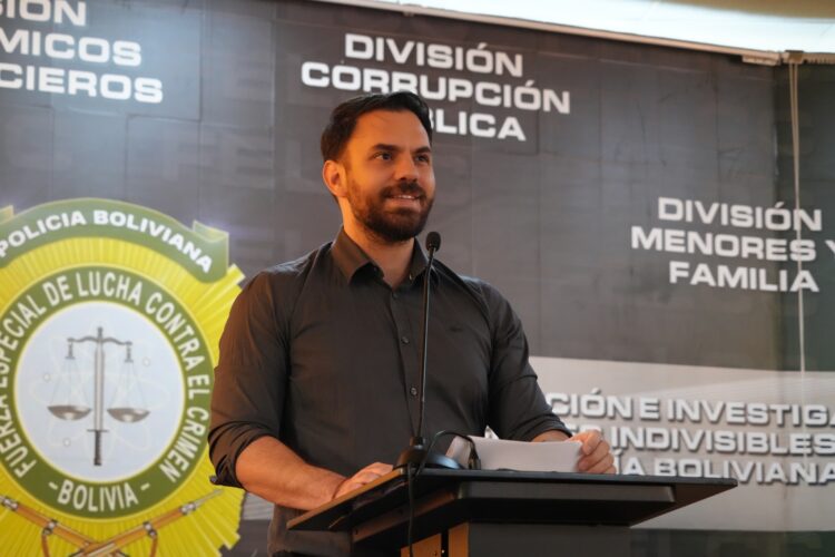 Del Castillo denuncia que 42 policías ‘fueron torturados’ en desbloqueos en Mairana